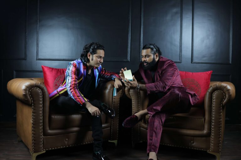 Mastering Mind Reading through Online Mentalism Training